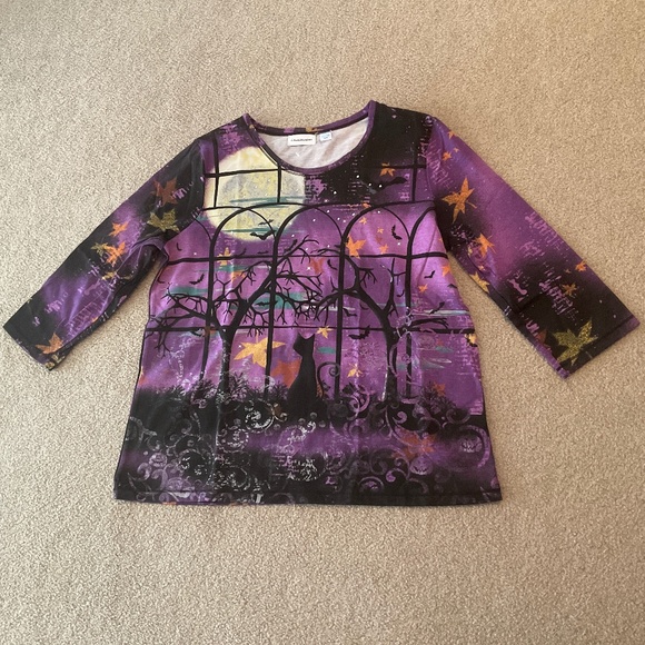 size xl, bust is 44โ inches, only one, Halloween shirt with cat ๐โโฌ and bats ๐ฆ - Picture 1 of 7